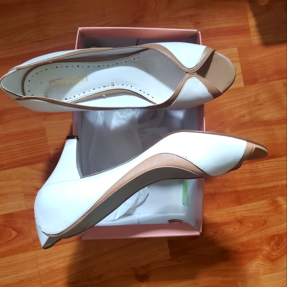 Carriage Court Classic, low heel,size 10